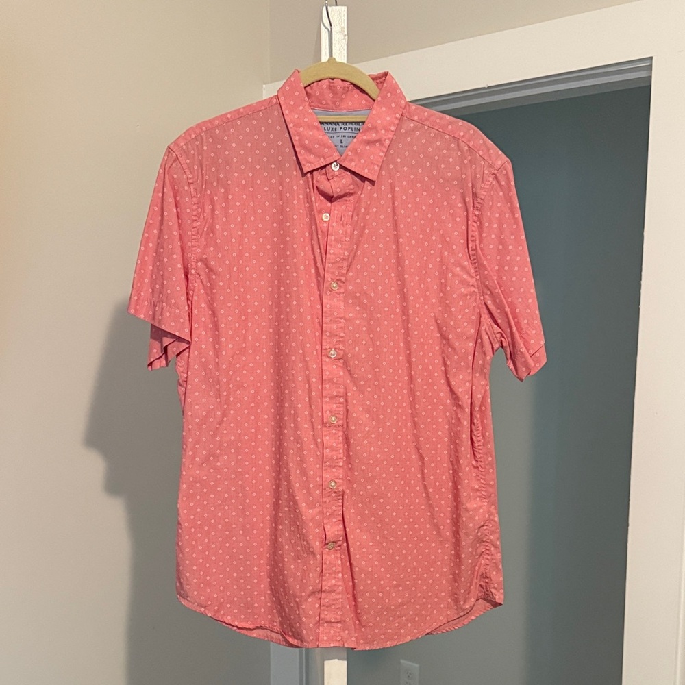 Banana Republic Men's Coral Polka Dot Shirt